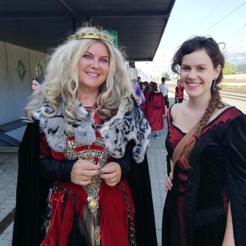 Königin Sylvana und Burgfräulein Anna